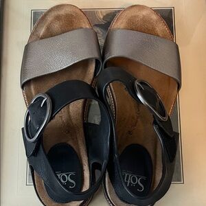 Sofft Black and Gray Sandals